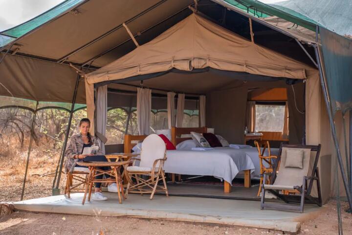 Private Safari Lodges vs Shared Camps: What’s the Difference