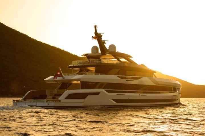 Luxury Yacht Charters: Exploring the Hidden Bays of Amalfi Coast